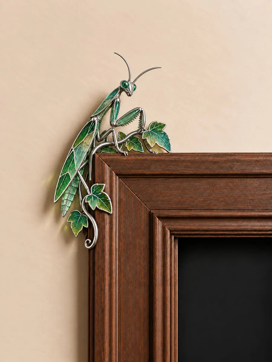 Praying Mantis & Ivy Door Frame Corner Decor