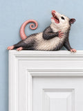 🌟Funny Opossum Door Frame Decor - Quirky Animal Corner Sculpture for Home & Wall Art